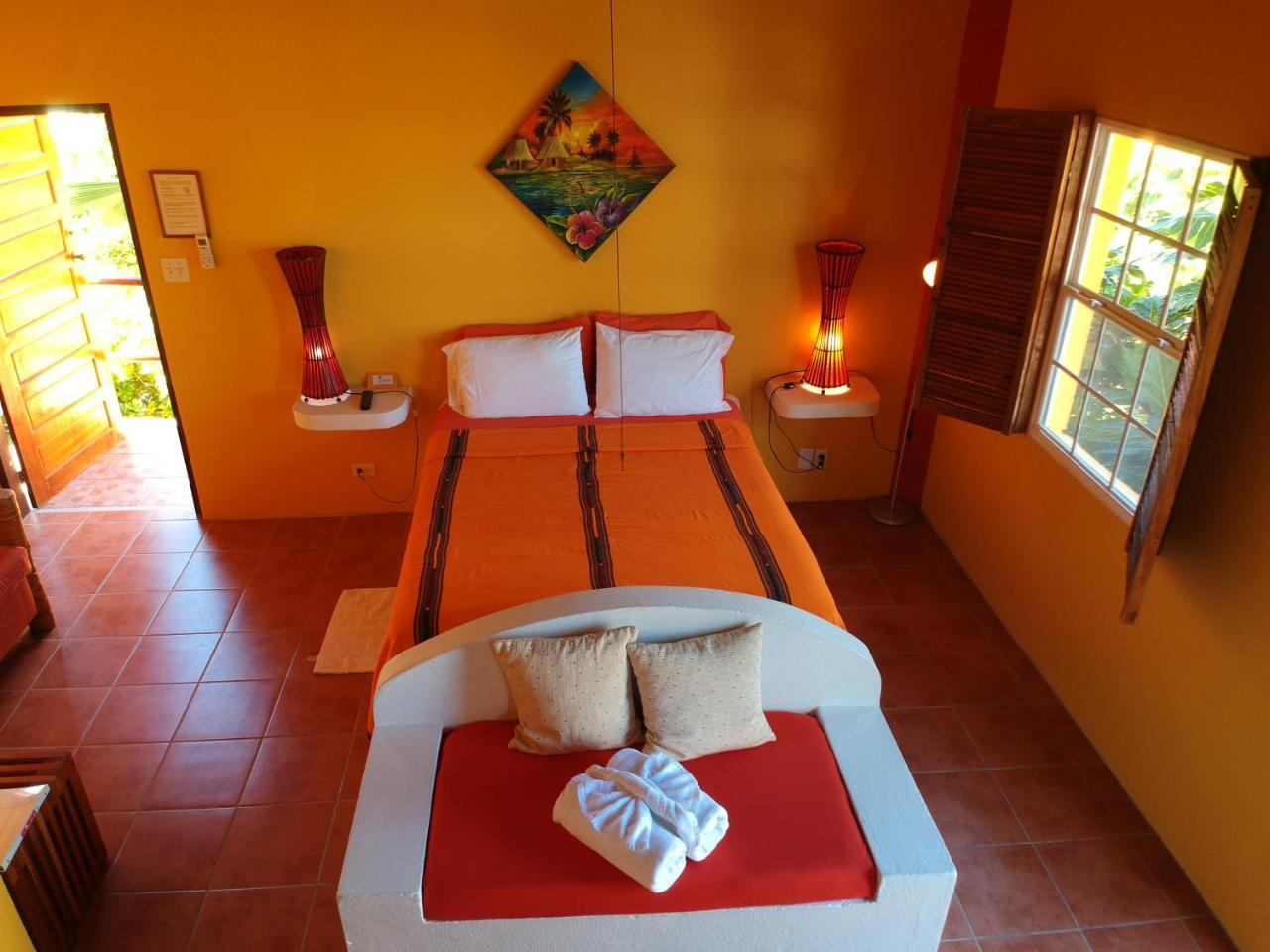 Seaside Cabanas Hotel Caye Corker 외부 사진