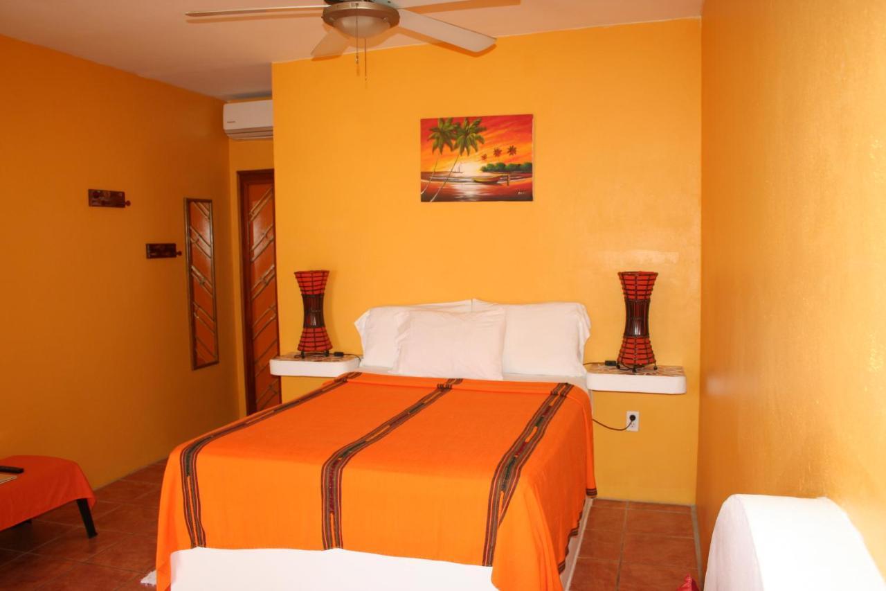 Seaside Cabanas Hotel Caye Corker 외부 사진