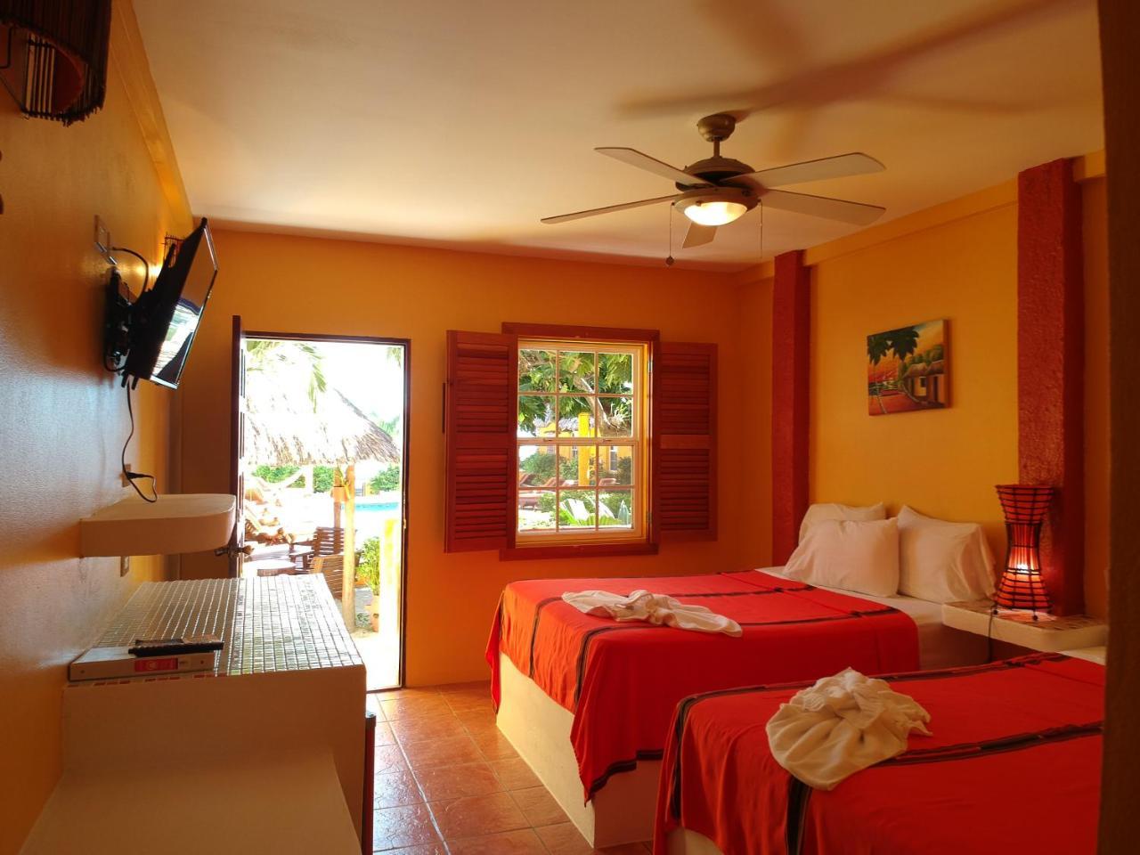 Seaside Cabanas Hotel Caye Corker 외부 사진