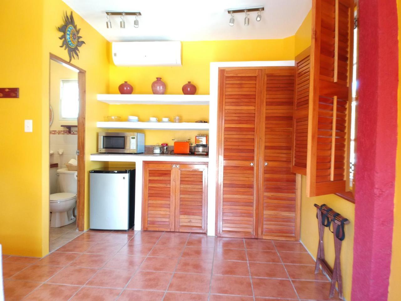 Seaside Cabanas Hotel Caye Corker 외부 사진