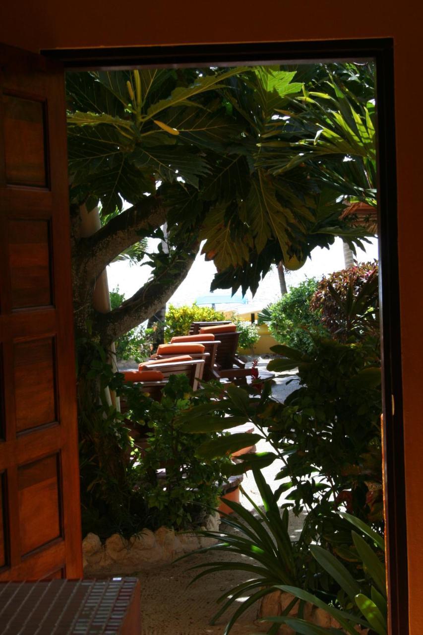 Seaside Cabanas Hotel Caye Corker 외부 사진