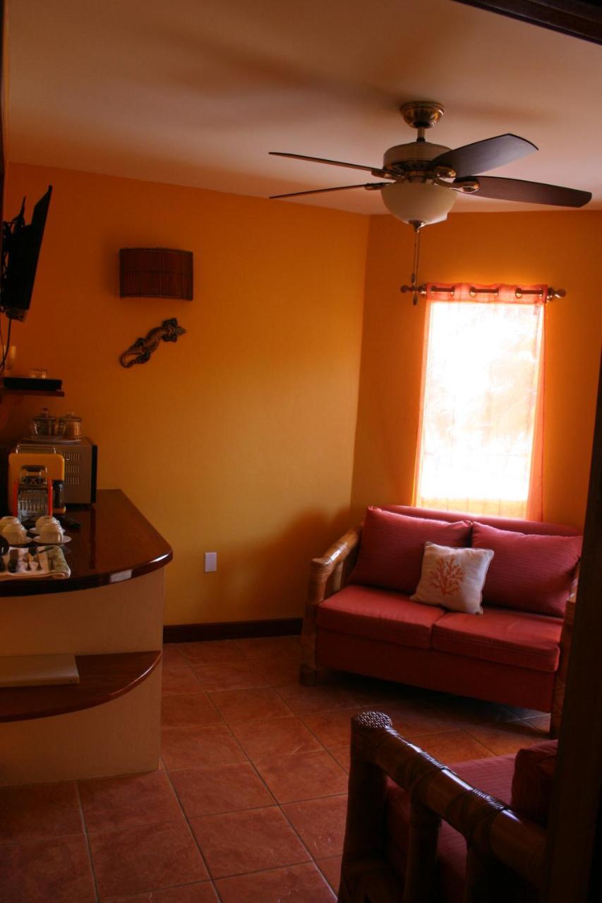 Seaside Cabanas Hotel Caye Corker 외부 사진